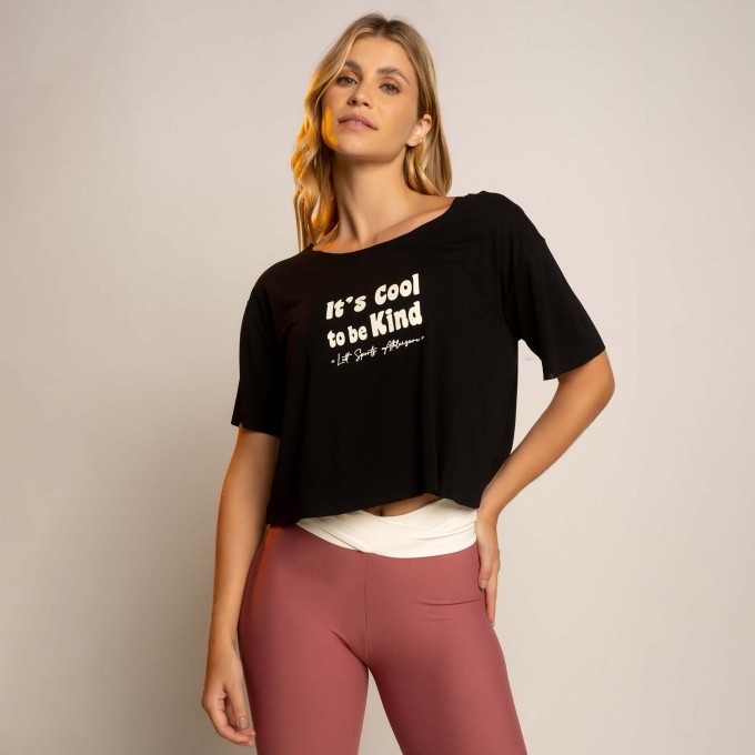 blusa preta kind crop